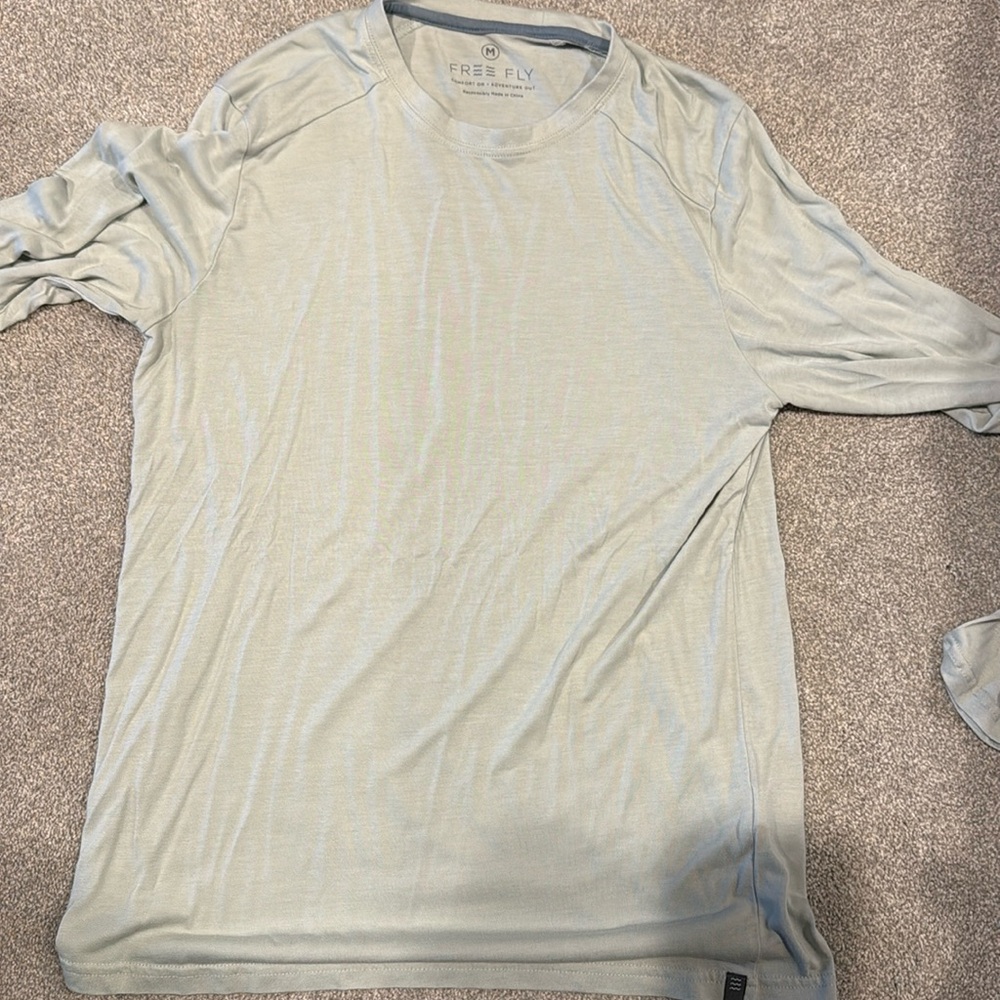 Mens free fly size medium lightweight shirt long sleeve